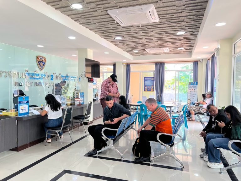งานบริการคนต่างด้าว ตม.จว.ร้อยเอ็ด ได้ให้บริการแก่ประชาชนและคนต่างด้าวที่มาติดต่อราชการ