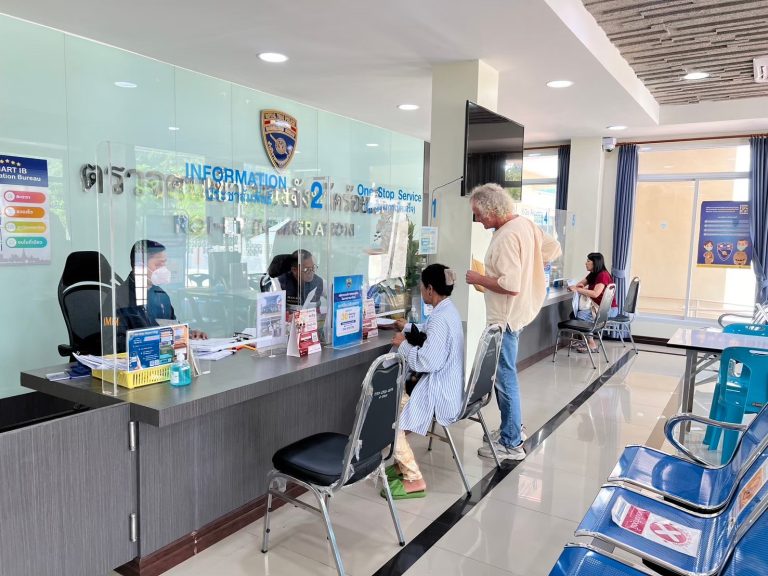 งานบริการคนต่างด้าว ตม.จว.ร้อยเอ็ด ได้ให้บริการแก่ประชาชนและคนต่างด้าวที่มาติดต่อราชการ